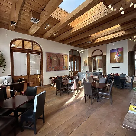 At Vanessie Inn 4*