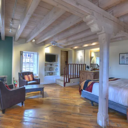 Inn At Vanessie